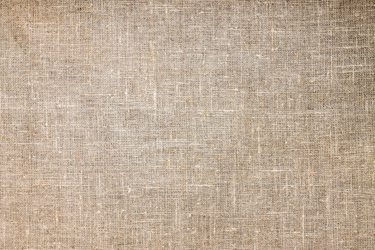 Linnen gordijnen in moderne, duurzame woonkamer. Linnen gordijnen in moderne, duurzame woonkamer.