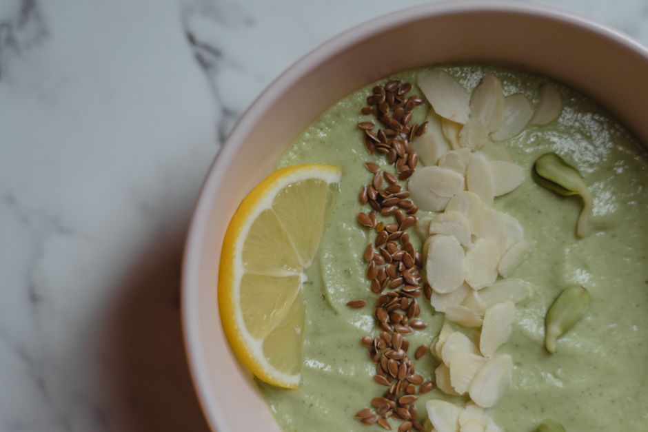 Exotische smoothie met kokos en ananas schuim. Exotische smoothie met kokos en ananas schuim.