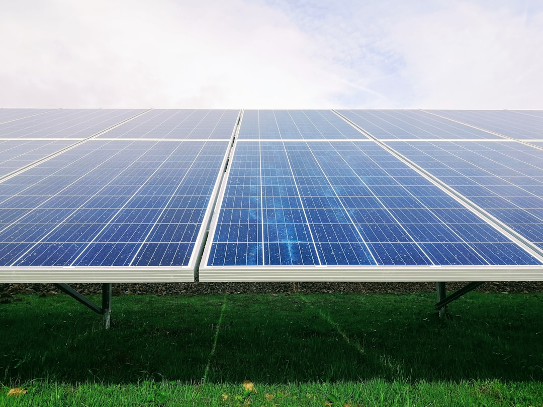 Solarpanelen op daken voor energiebesparing