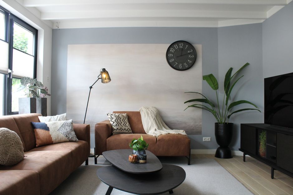 Modern interieur met abstract fotobehang design. Modern interieur met abstract fotobehang design.