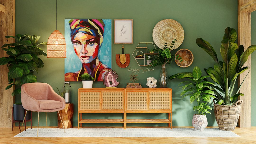 Woonkamer met tropisch fotobehang bij het raam. Woonkamer met tropisch fotobehang bij het raam.
